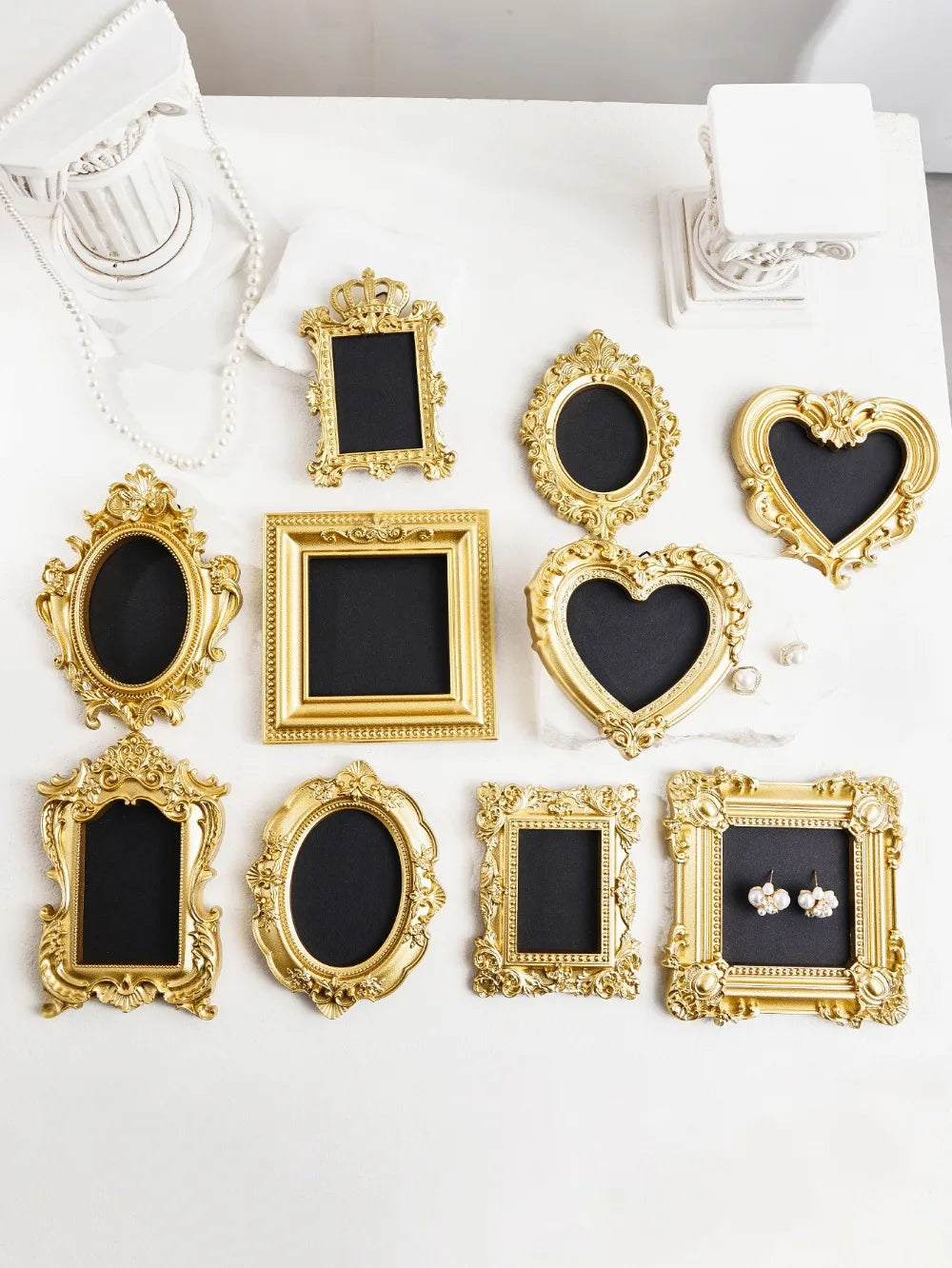 Ornate Resin Hanging Photo Frame for Vintage Décor