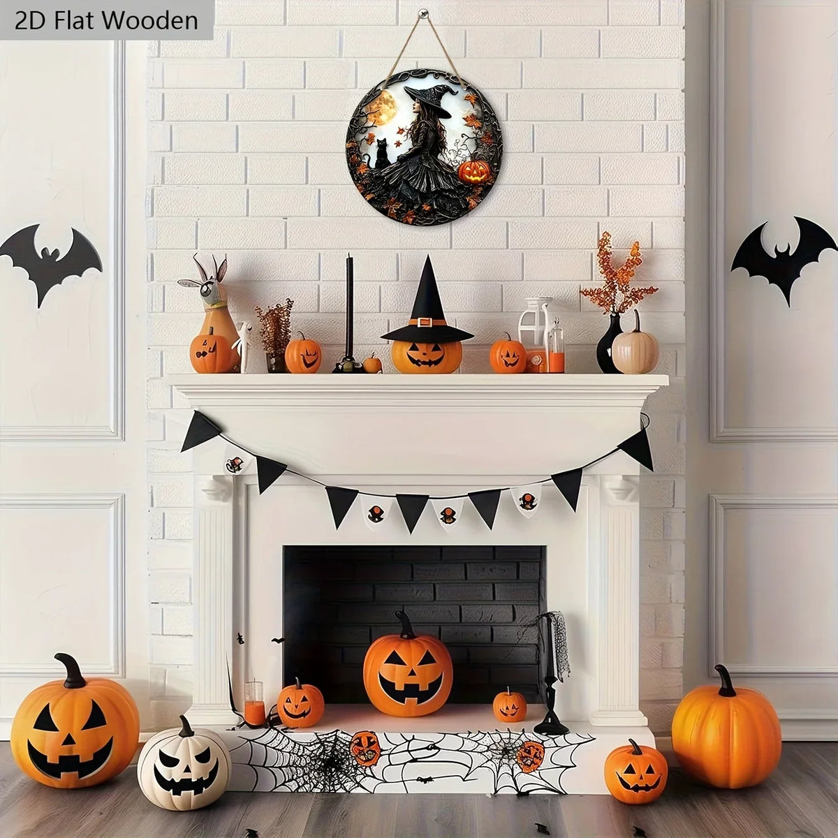 Panneau décoratif d'Halloween avec un chat noir et une sorcière sur une plaque en bois ronde, exposé sur une cheminée en briq