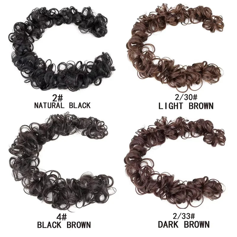 Quatre élastiques pour cheveux synthétiques ébouriffés dans des tons de noir naturel, brun clair, brun foncé et brun foncé.