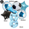 Un set de six ballons de football bleus clairs avec des motifs de ballon, et un grand ballon argenté en forme de huit