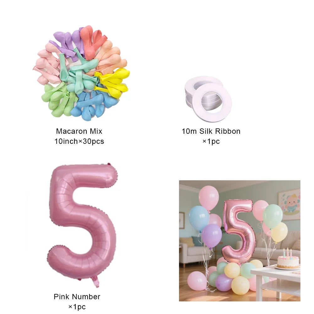 Un ensemble de ballons en feuille roses en forme du chiffre 5 et diverses rubans colorés