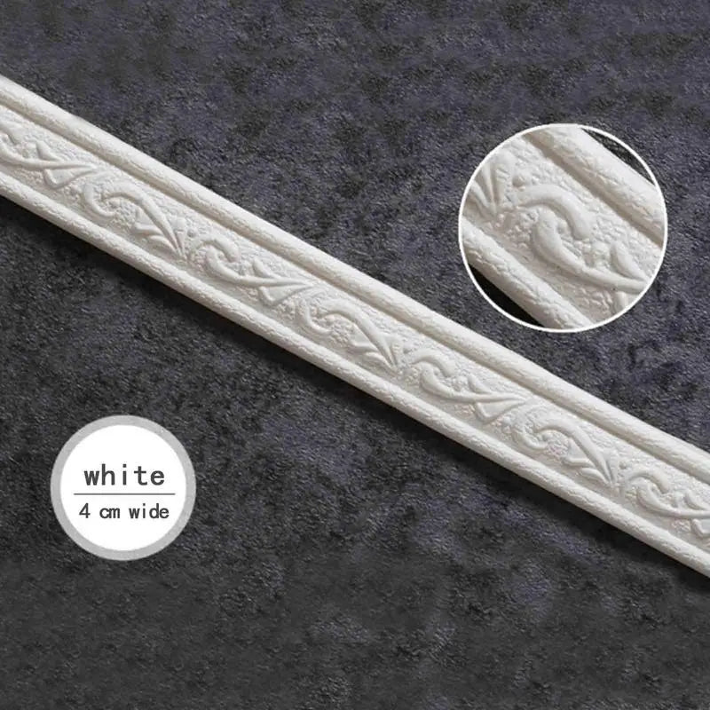 White 4 cm wide self-adhesive corner wall trim strip with decorative relief pattern.