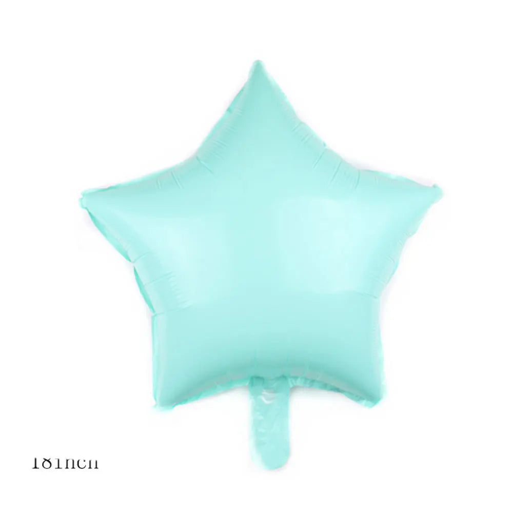 Un ballon en feuille bleu clair en forme d'étoile.