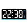 Reloj de alarma LED digital mostrando las 22:38 con un brillo azul.