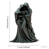 Dunkle, skulptierte Statue eines gotischen Grim Reaper-Paares für Halloween-Dekoration.