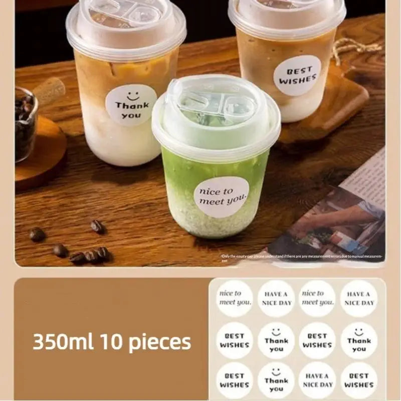 Vasos desechables en forma de U para bebidas calientes con mensajes como Gracias y Mis mejores deseos