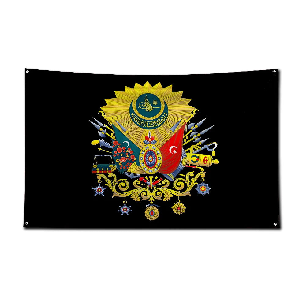Schwarze Banner mit goldenem Sonnenemblem und roter-grüner Flaggen-Design