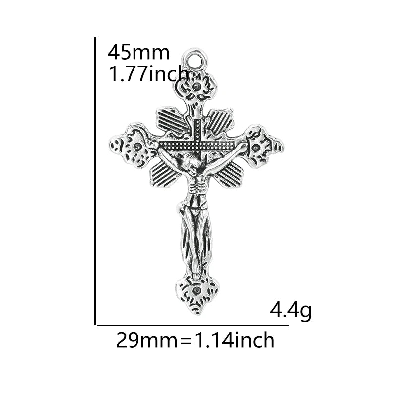 A silver cross charm measuring 45mm with a weight of 4.4g.