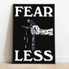 Schwarzes Leinwandkunst-Print mit dem Text FEAR LESS und einer Darstellung eines Vogelbecks.