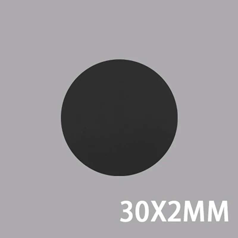 Una lámina circular magnética negra sólida, etiquetada de 30x2mm.