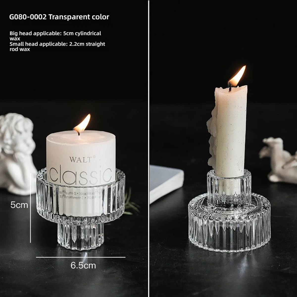 Porta velas de cristal transparente color verde azulado con una vela blanca sobre una superficie oscura.