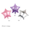Un set de dix ballons en feuille d'or, étoiles, dans différentes nuances de violet et d'argent.