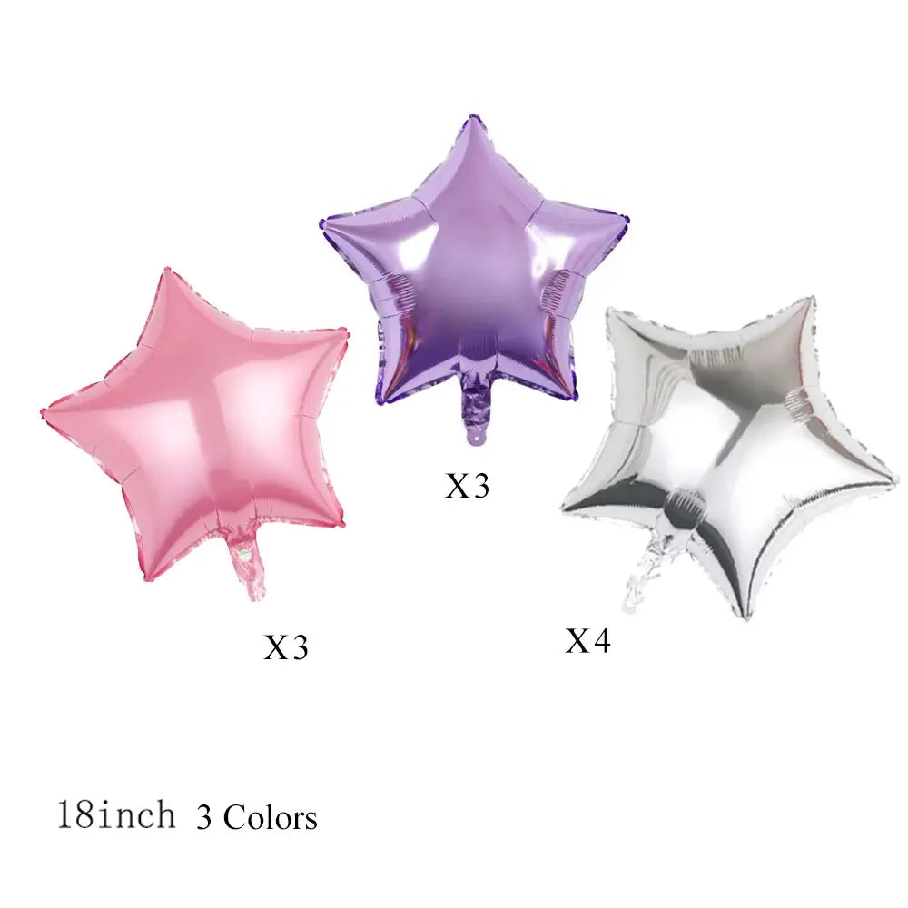 Un set de dix ballons en feuille d'or, étoiles, dans différentes nuances de violet et d'argent.