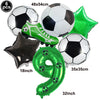Un set de six ballons de football et un numéro 9 gonflable vert pour un kit de fête