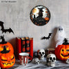 Panneau en bois rond décoratif d'Halloween avec une sorcière, un chat et une citrouille.