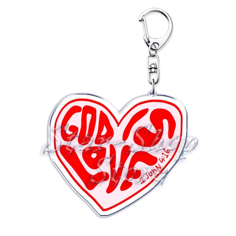 Herzförmiger Acryl-Anhänger mit den Aufschriften 'God's Love' und Johannes 4:16 eingraviert.