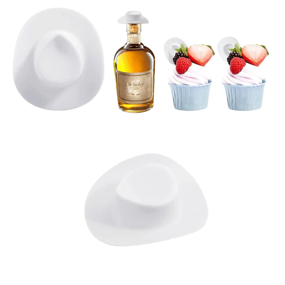 Un set de petits cadeaux pour une fête western cowgirl comprenant une assiette blanche, une bouteille en verre ambré et deux 