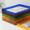 Moderner Acryl-Foto-Displayrahmen mit mehreren farbigen Schichten, der ein Foto zeigt.