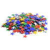 Une pile de confettis en acrylique laser or et argent, en forme d'étoiles.