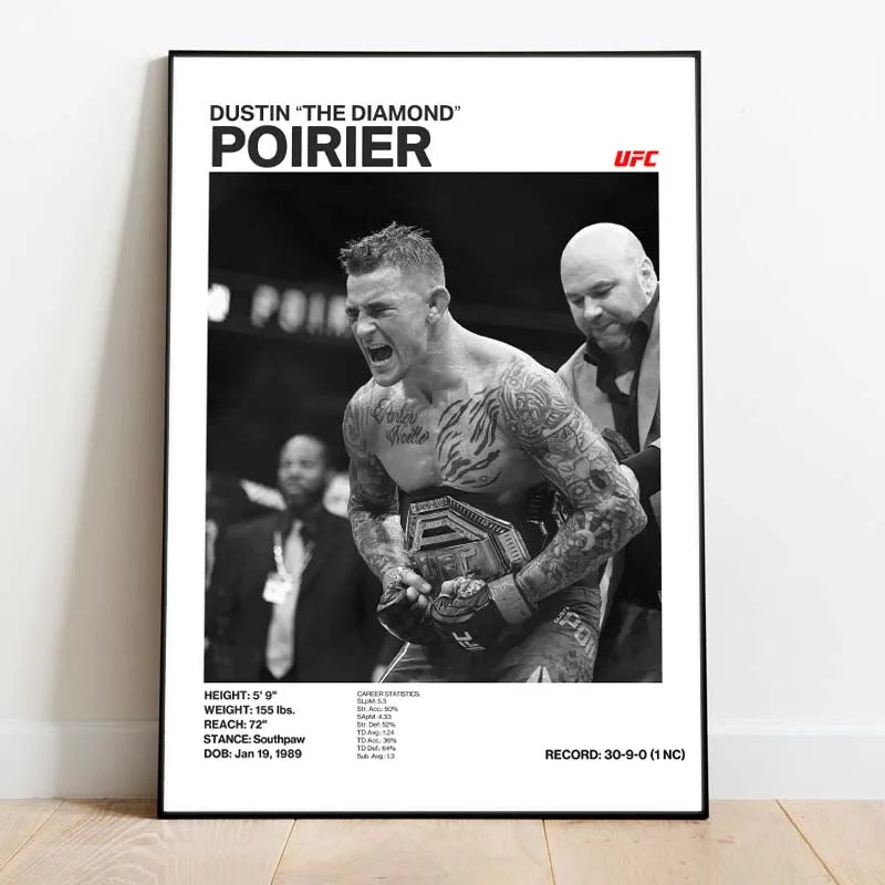 Foto en blanco y negro de Dustin Poirier en una pelea, con su nombre y estadísticas.