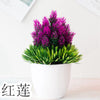 Un pot de bonsaï artificiel avec des fleurs violettes vives et du feuillage vert.