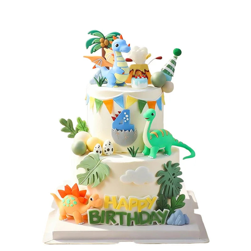 Pastel de varios niveles decorado con figuras de dinosaurios y elementos tropicales para una celebración de cumpleaños.