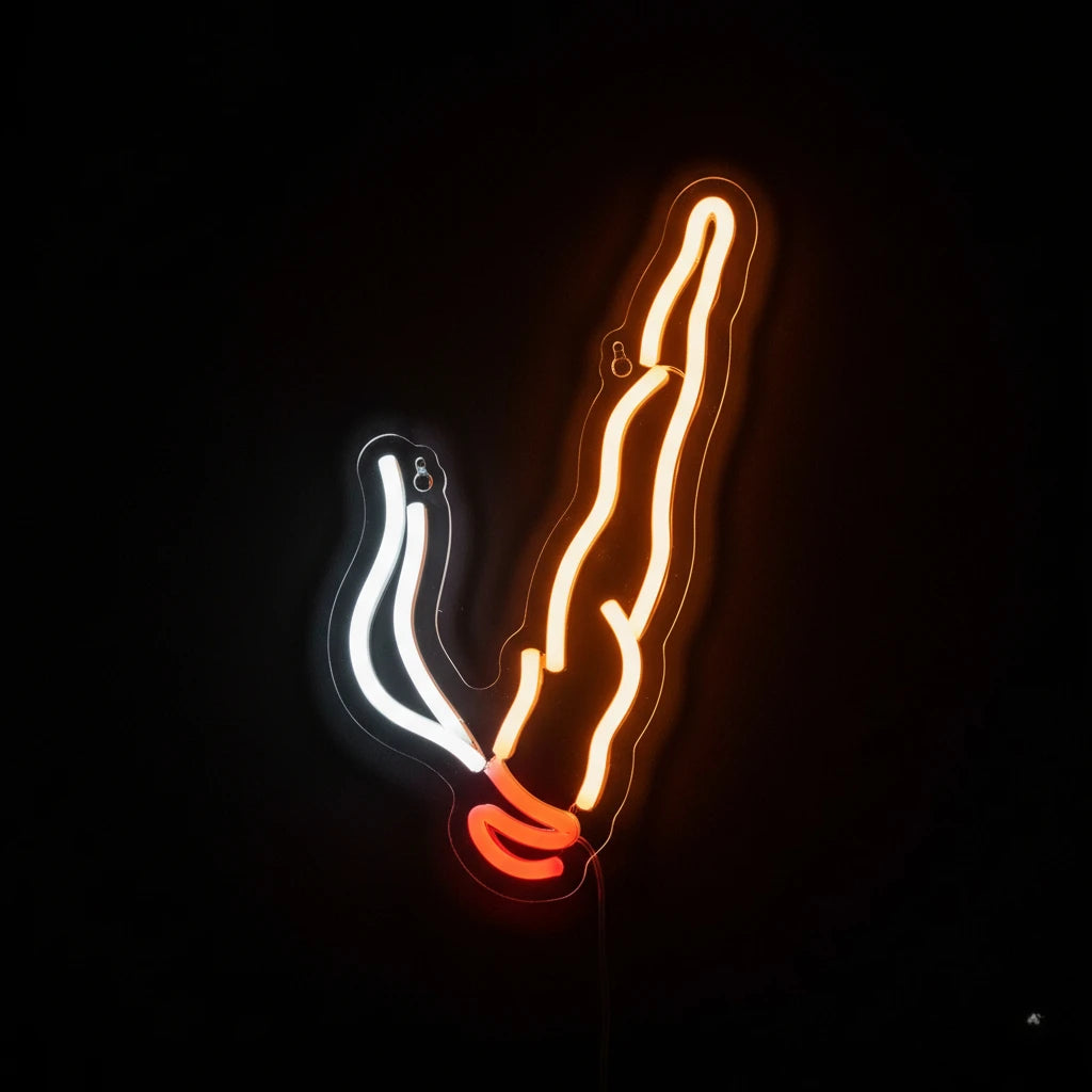 Décor mural LED néon en forme de cigarette, orange et blanc lumineux sur fond noir.