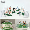 Set mit Fußball-Cupcake-Toppers und Partyzubehör mit Miniatur-Fußballspielern und Torstruktur.