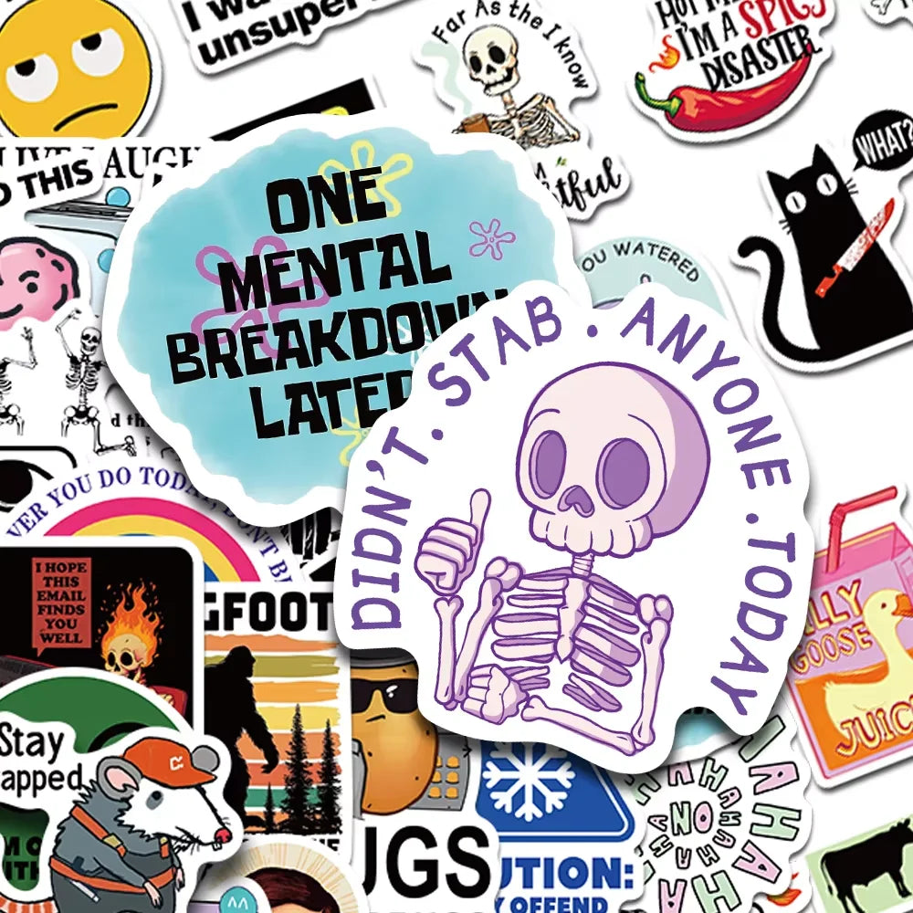 Colección de pegatinas y calcomanías de memes de dibujos animados con calaveras, caras enfadadas y texto humorístico.