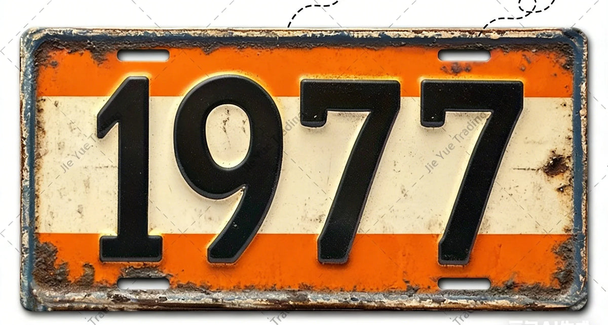Señal de pared de aluminio vintage con el año 1977 en números negros sobre fondo naranja.