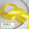 Ensemble de rubans décoratifs en satin jaune avec un cœur blanc et les mesures indiquées.