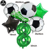 Un set de six décorations de ballons de football : un ballon noir et blanc, une chaussure de football verte et un huit vert