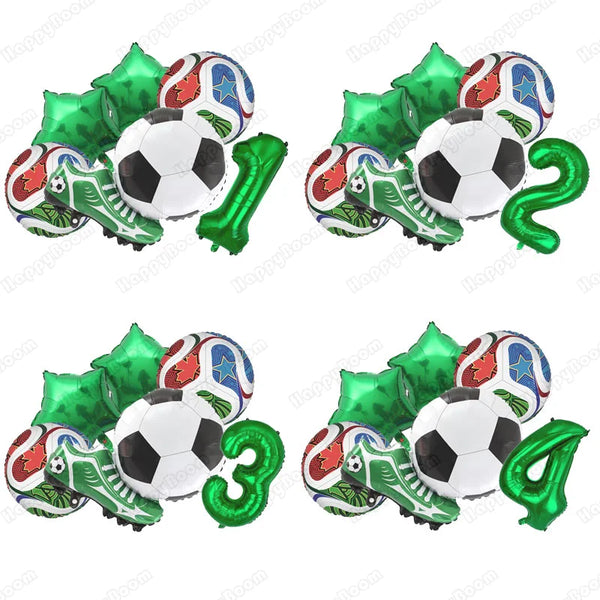 Un juego de seis globos temáticos de fútbol con patrones verdes y blancos y cintas verdes.