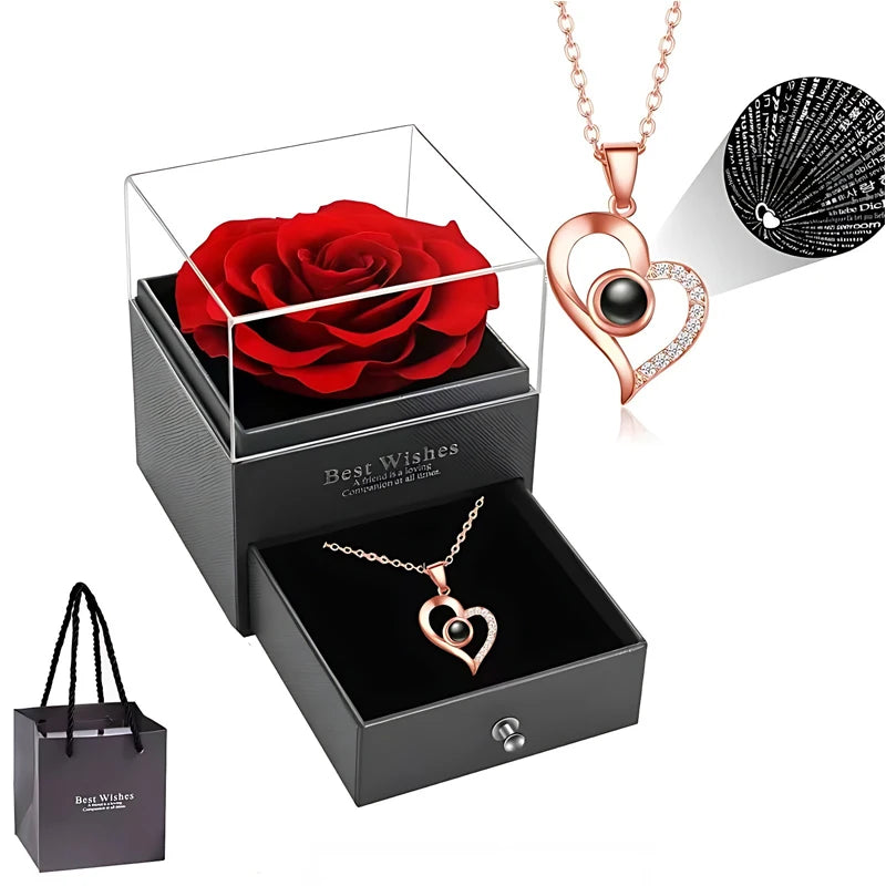 Un coffret cadeau avec une rose rouge conservée et un délicat collier doré avec pendentif en forme de cœur.