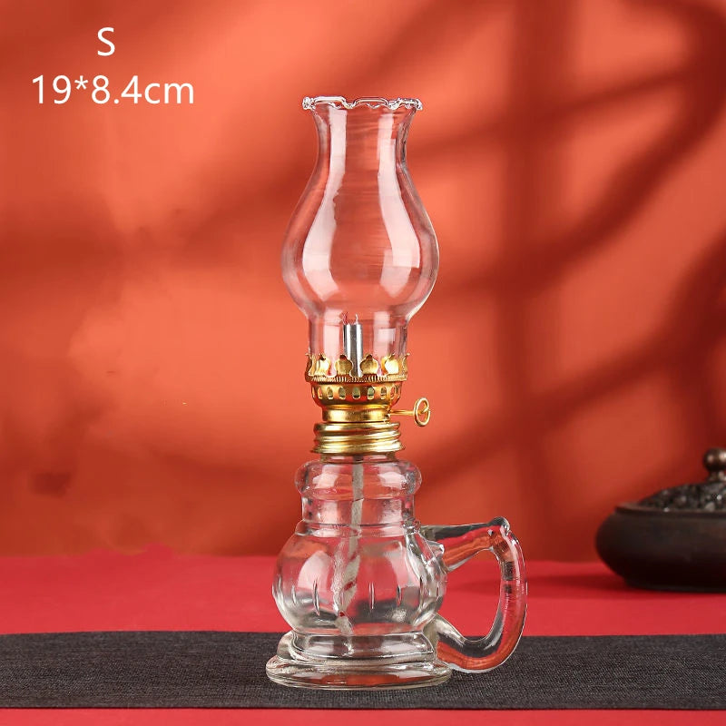 Classic Glass Oil Lamp – Vintage Portable Lantern for Indoor & Outdoor Decor