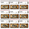 Colección de letreros de pared de aluminio vintage de 1960 a 1979, con etiquetas que indican impresión plana.