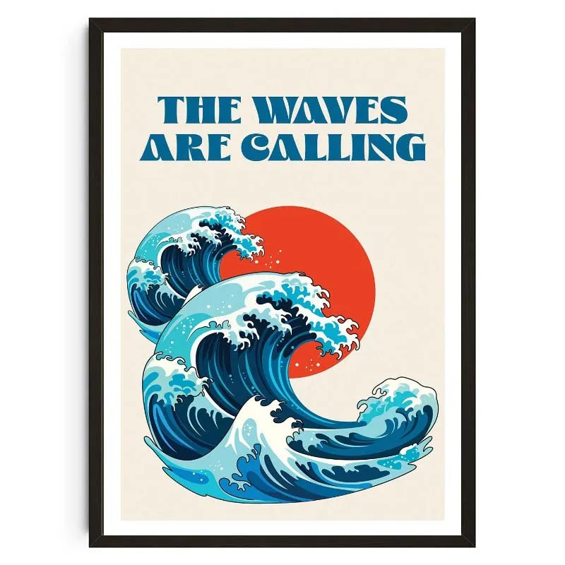 Poster mit dem Text 'THE WAVES ARE CALLING' und Darstellung einer großen blauen Welle vor einem roten Sonnenhintergrund.