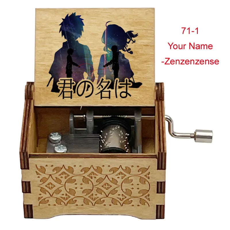 Adorno de caja de música de madera con dos figuras estilizadas y un patrón grabado.