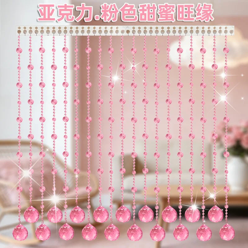 Rideau de porte en perles de cristal roses avec plusieurs brins de perles roses suspendus verticalement