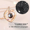 Collier doré avec pendentif cœur et charm rose, à côté d'un graphique circulaire avec du texte