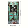 Bannière de porte métallique usée représentant un visage de zombie squelette menaçant.