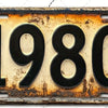 Señal de pared de aluminio vintage con el año 1980 grabado.