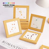 Sammlung von natürlichen Kristall-Widder-Zeichen-Fotoframes in hellem Holz mit verschiedenfarbenen Kristallen.