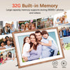 Holzrahmen mit Familienporträt, bewirbt ein digitales Fotoalbum mit 32 GB integriertem Speicher.