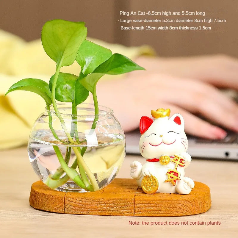 Mini resin desk ornament featuring a green ivy plant and a white lucky cat figurine
