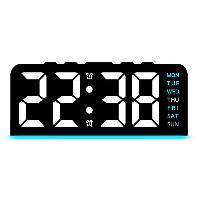 Reloj de alarma digital LED negro mostrando la hora 22:38 con brillo azul.