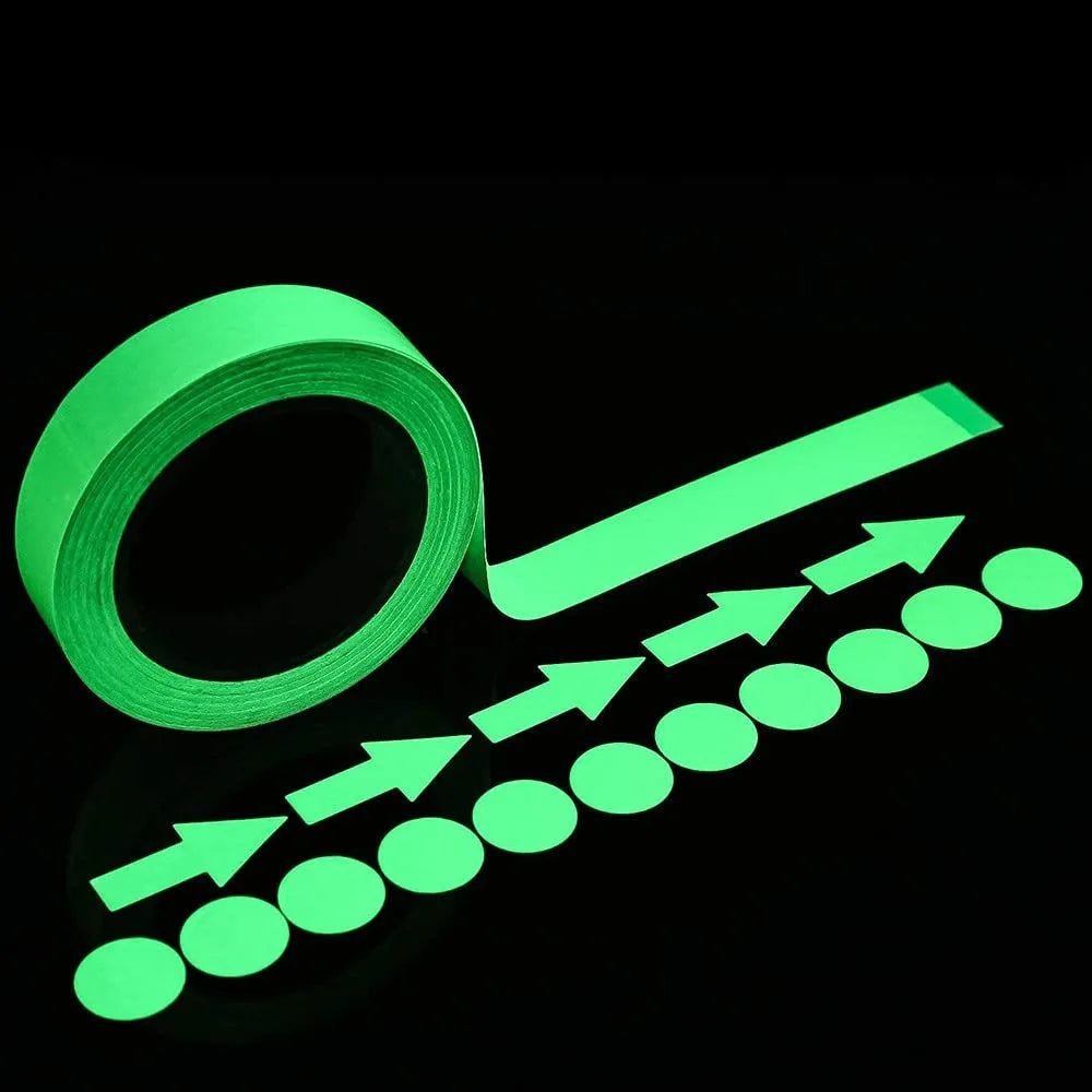 Rouleau de ruban adhésif autocollant phosphorescent vert vif avec flèches indiquant la direction