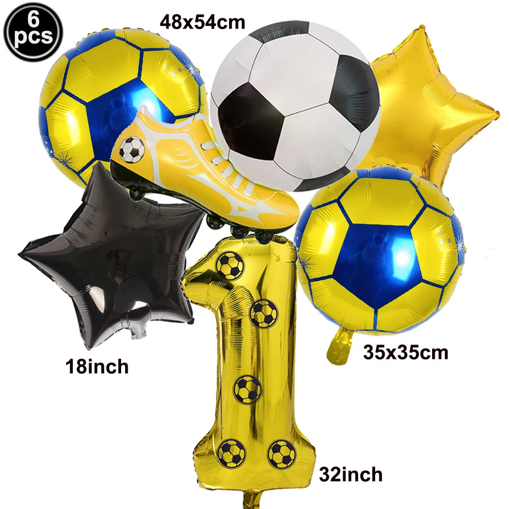 Un set de six ballons de football et de chaussures, jaunes et bleus, dont un ballon numéro un.