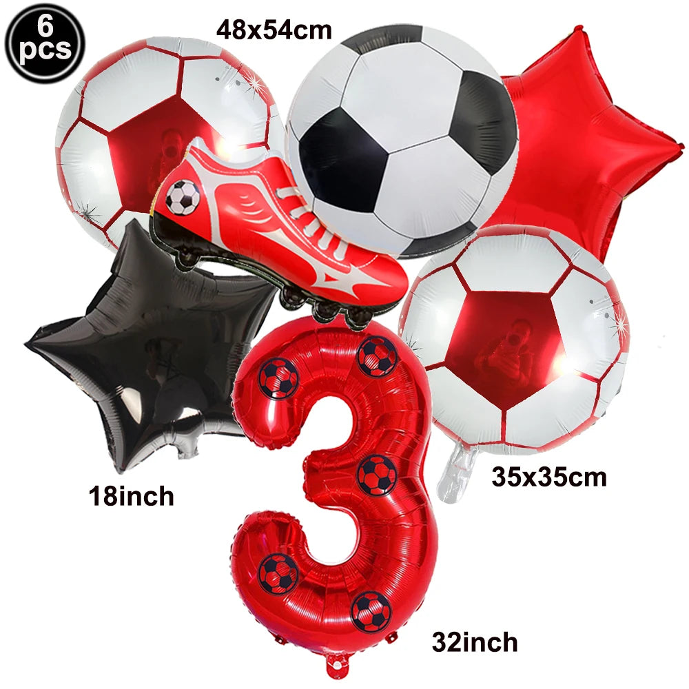 Un set de six ballons de football et de chaussures rouges et noirs, incluant un ballon et le chiffre trois.