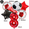 Un set de six ballons de football rouges et blancs, incluant un ballon, des étoiles et un ballon avec le chiffre 8.